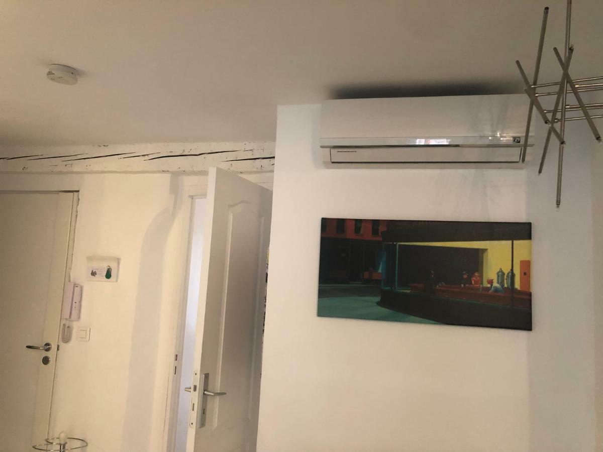 A Deux Pas Du Palais Des Festivals , Deux Pieces Dans Le Bas Du Quartier Historique Du Suquet A Cannes Exterior photo